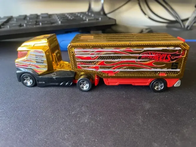 Caminhão Hotwheels Haulin Heat 2012.