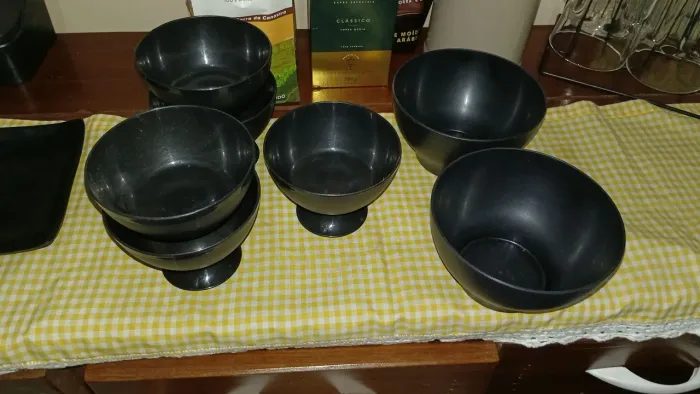 Vendo urgente jogo de sobremesa com brinde
