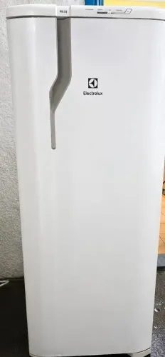 Geladeira eletrolux 240L