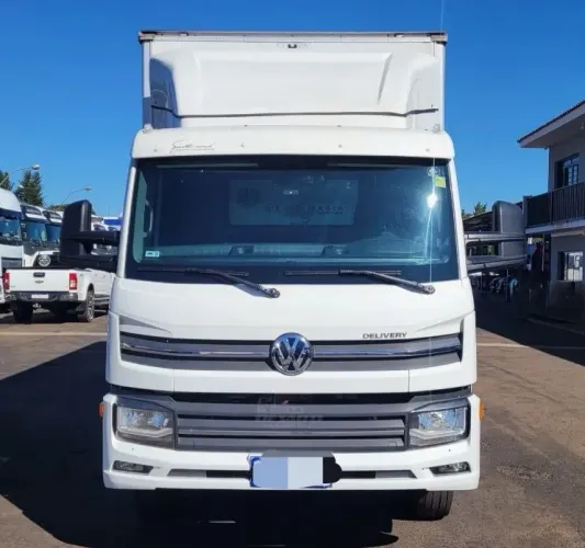 Passo a dívida,VW 11.180 Delivery 4x2 ano 2023 no baú 6,20mts