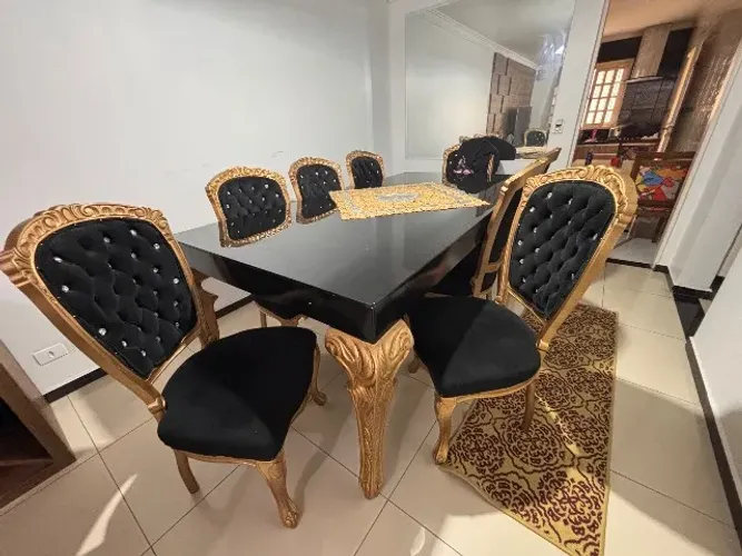 Mesa de janta 8 cadeiras e sofá de 2 lugares e 2 poltronas