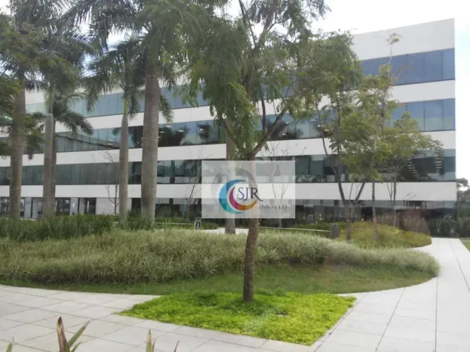 Conjunto Comercial de 681m² com 18 vagas em Edifício Triple A!!