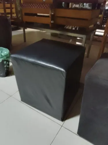 Vendo puf ,na cor preta ,em corvino