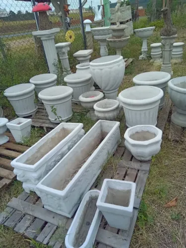 variedades de vasos e jardineiras