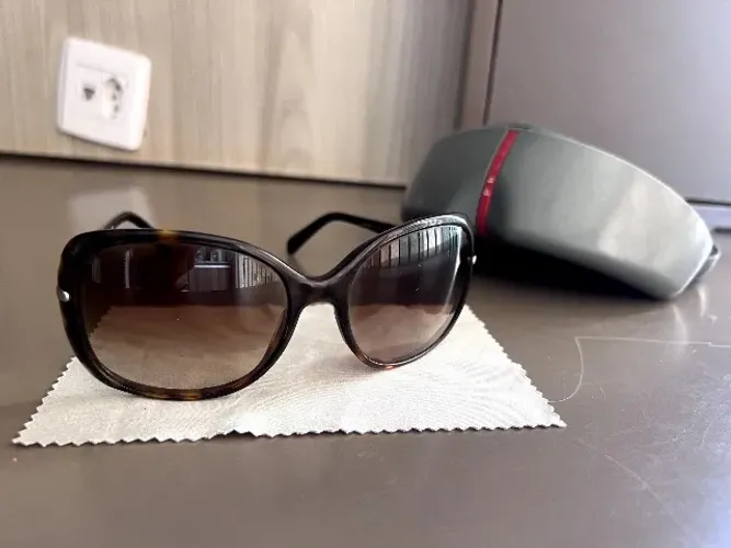 óculos de sol Prada Modelo spr 08o
