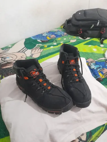 Vendo bota de obra da cat. TAM:(44/46)