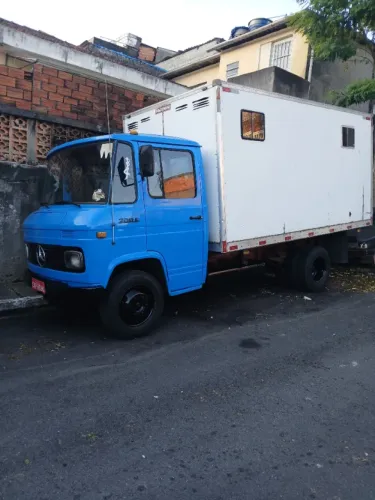 Caminhao 708 baú. 88