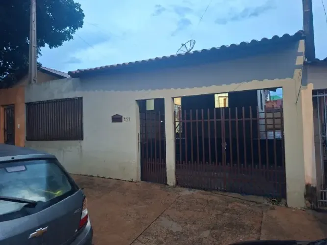 Casa à venda com casa independente nos fundos ? duas moradias no mesmo terreno!