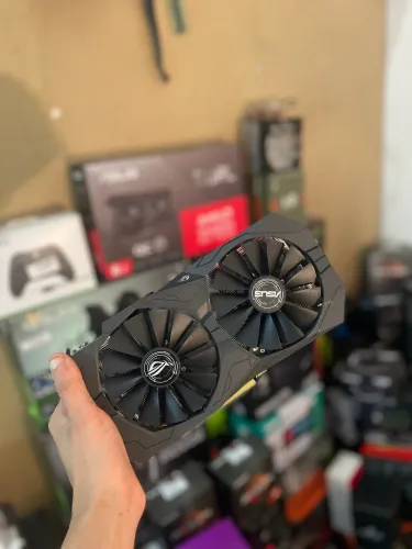 Placa de vídeo GTX 1650 4gb ROG STRIX RGB!! 