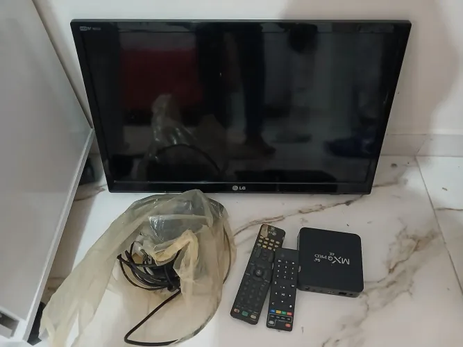 Tv 24 polegadas LG com aparelho que transforma em.smart