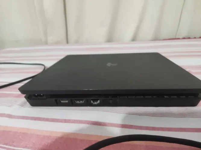 PS4 SLIM USADO ÚNICO DONO (1 Terabyte)