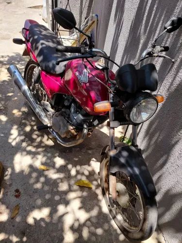 Vendo titan 150Cc es ano 2008 para pagar 0 documentos e trasferir, ou não! A combinar
