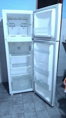 Geladeira Cônsul Duplex Frost Free digital 330Lts Seminova, funcionando bem R$1.150, urg