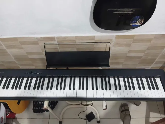 VENDE-SE PIANO DIGITAL CASIO CDP-S105