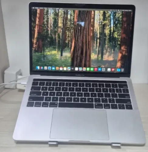 MacBook Pro 13? 2019 i5 2.4GHz 8GB 256GB SSD Touch Bar - 4 Thunderbolt