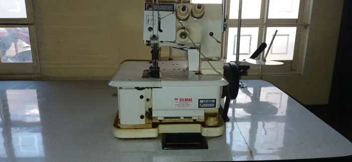Máquina de costura industrial