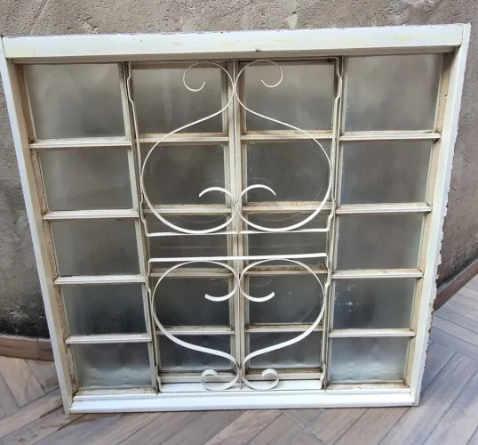 Janela de Aço de correr 100x100cm 4 folhas com grade.