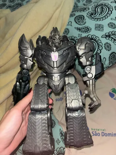 Boneco Megatron