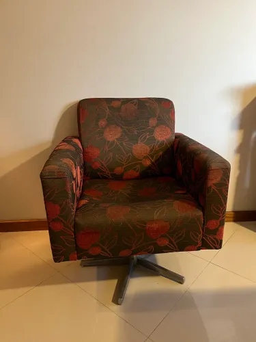 Poltrona giratória e balanço 5 pés