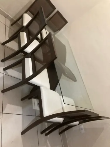Conjunto mesa tampo vidro e 6 cadeiras