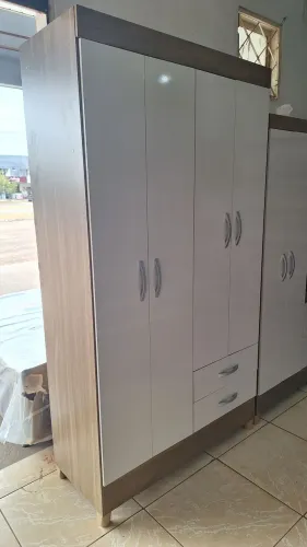Guarda roupa 4 portas