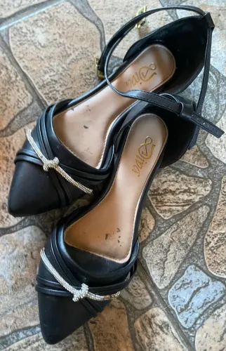 Sapatilha / Sandália com Bico Fino Diva ? Tamanho 34