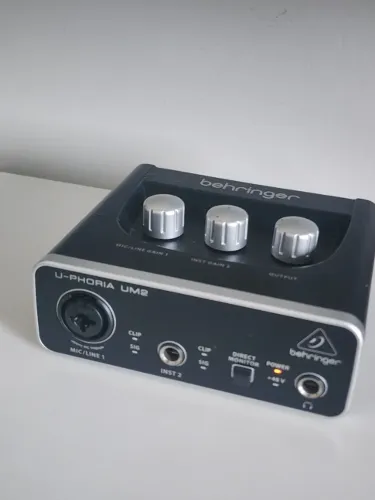 behringer um2