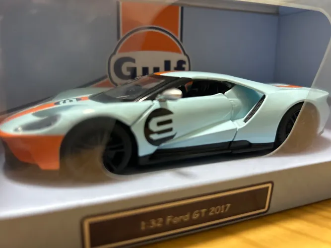 Carrinho Diecast Ford GT 2017 escala 1:32