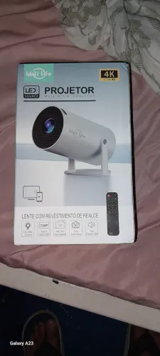 VENDO PROJETOR HI300 NUNCA USADO NA CAIXA 400 REAIS, CONTATO *