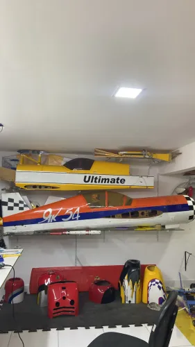Aeromodelo yak gasolina