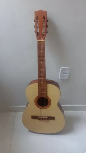 Violão semi-novo 