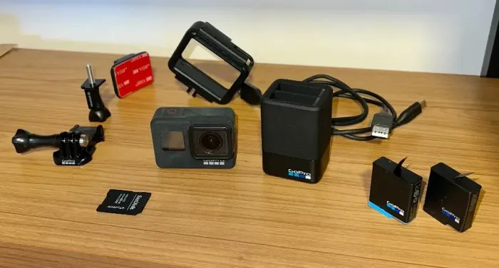 GoPro Hero 7 Black com 2 baterias e acessórios originais