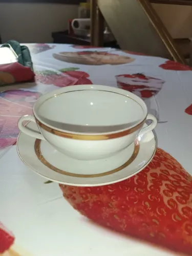 Xícara de Consomê Antiga Porcelana Mauá com Pires - Filete Dourado