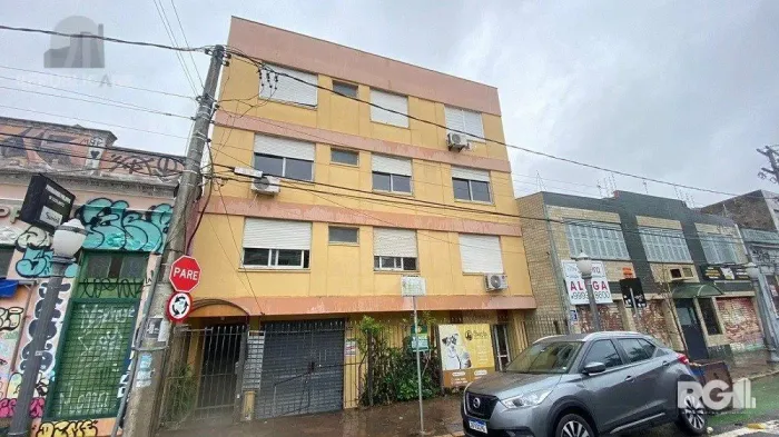 APARTAMENTO DE 2 DORMITÓRIOS, BANHEIRO SOCIAL E LAVABO AUXILIAR NA CIDADE BAIXA.