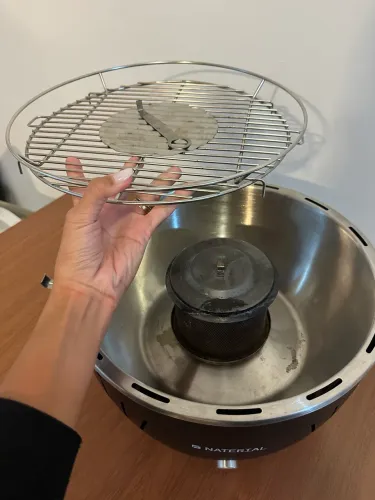 Churrasquinho à carvão sem fumaça