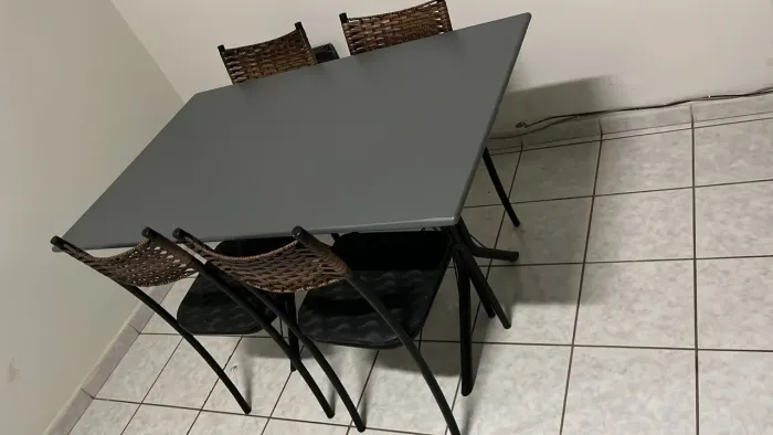 Mesa + 4 cadeiras 