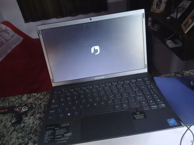 Vende-se notbook positivo 4Gb ram 128 gb memória interna, processador  Quadcore e webcam F