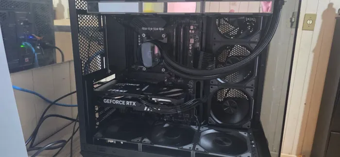 PC Gamer R75700X3D 32gb Ram 5060Ti8gb