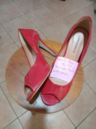 Sapatos semi novos