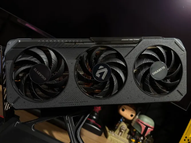 Placa de Vídeo RX9060XT 16GB Gigabyte Gaming OC