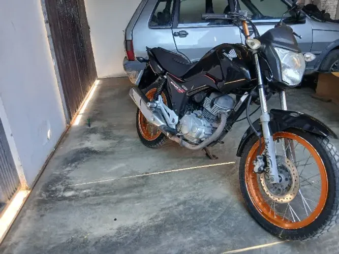 Pra o trabalho ou  lazer, essa é a moto ideal 