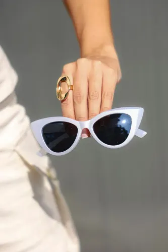 Óculos de Sol Blogueira Gatinho Lua 2.0 - Preto Branco - Acetato 