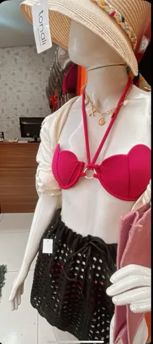 Moda praia biquínis e maiô