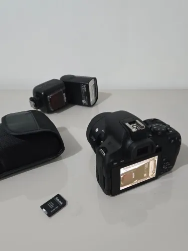 Canon EOS 850 D