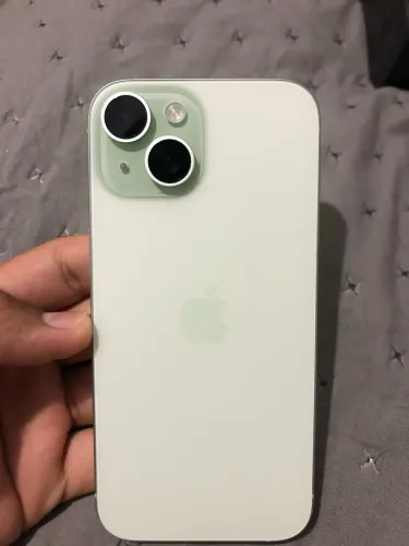 iPhone 15 novo.