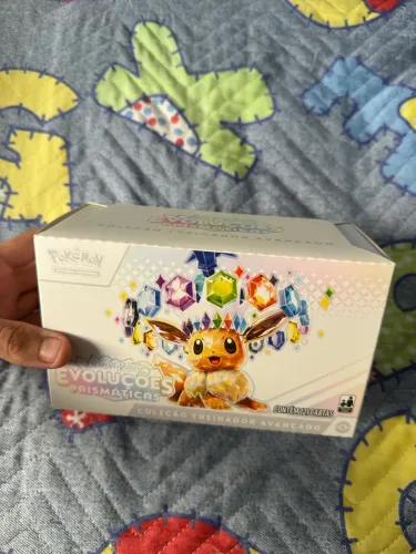 Etb evoluções prismáticas Pokémon