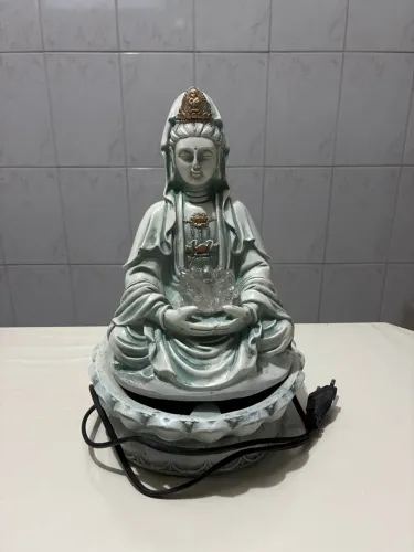 Fonte Kuan Yin Cascata De Agua Decorativa C/ Luz Em Resina