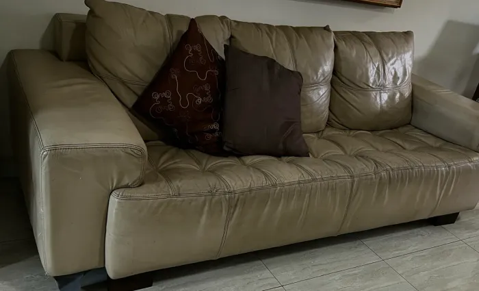 Sofá 3 lugares Couro Legítimo