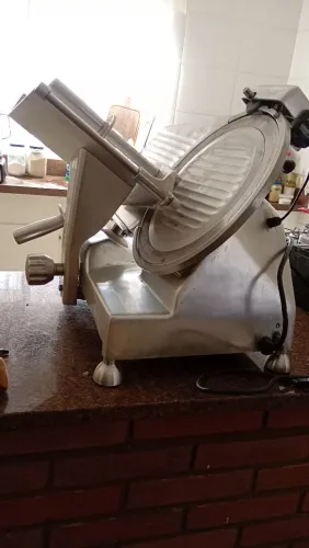 Máquina de cortar frios 