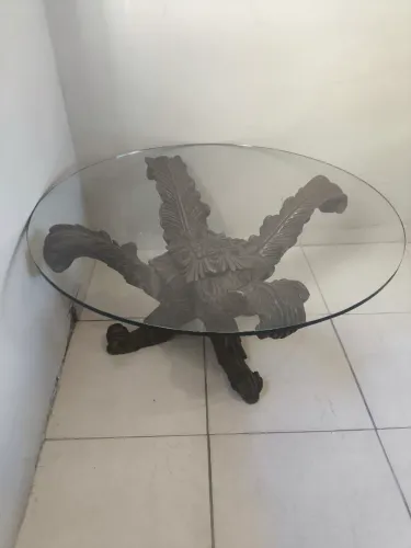 Mesa de Centro Antiga em Madeira Maciça Entalhada com Tampo de Vidro